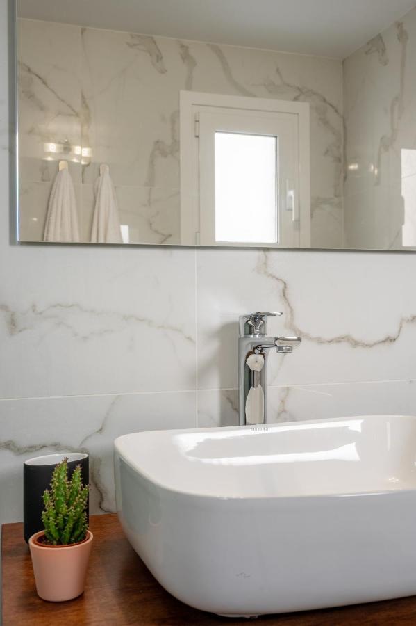 Stunning 2-Bedrooms Apartment In The Heart Of Athene Buitenkant foto